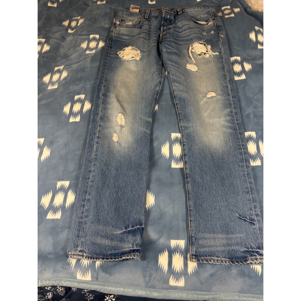 Levis 501 Original Fit Distressed Light Wash Blue Denim Jeans W32 L30 Button Fly